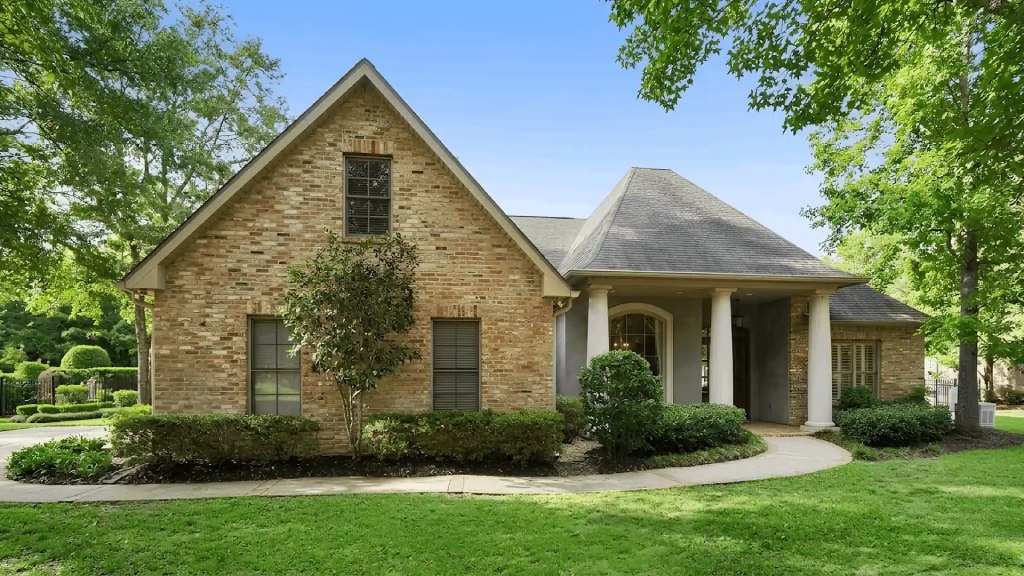 madisonville la luxury home brick stucco exterior
